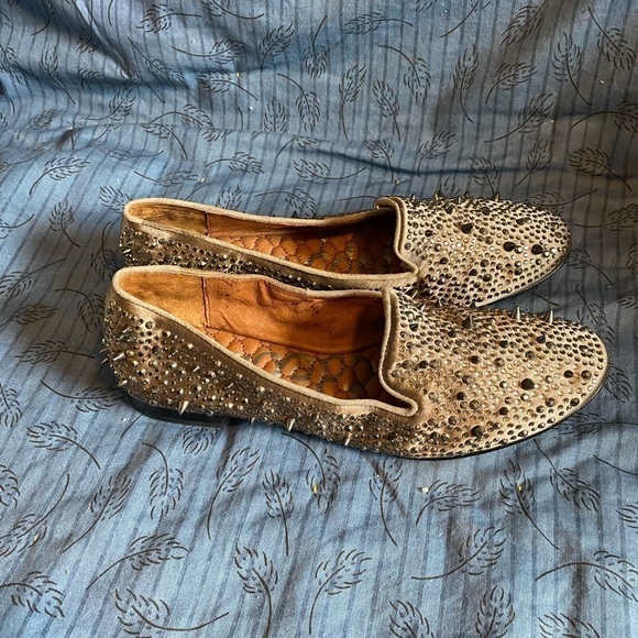 Sam Edelman Adena spiked flats. 6 - Picture 1 of 7